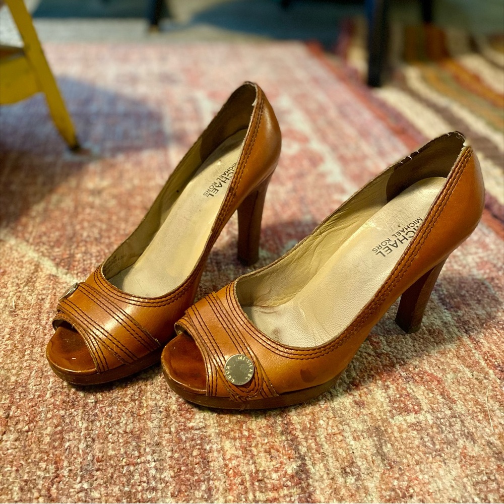 MICHAEL Michael Kors (Vintage) Harness Open Toe Pump Honey – Sz 8
